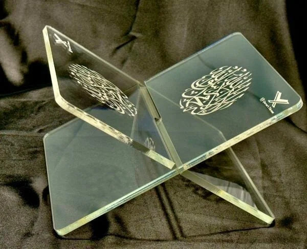حامل مصحف أكريليك شفاف بسيط وأنيق - ريحال عملي لحفظ القرآن الكريم